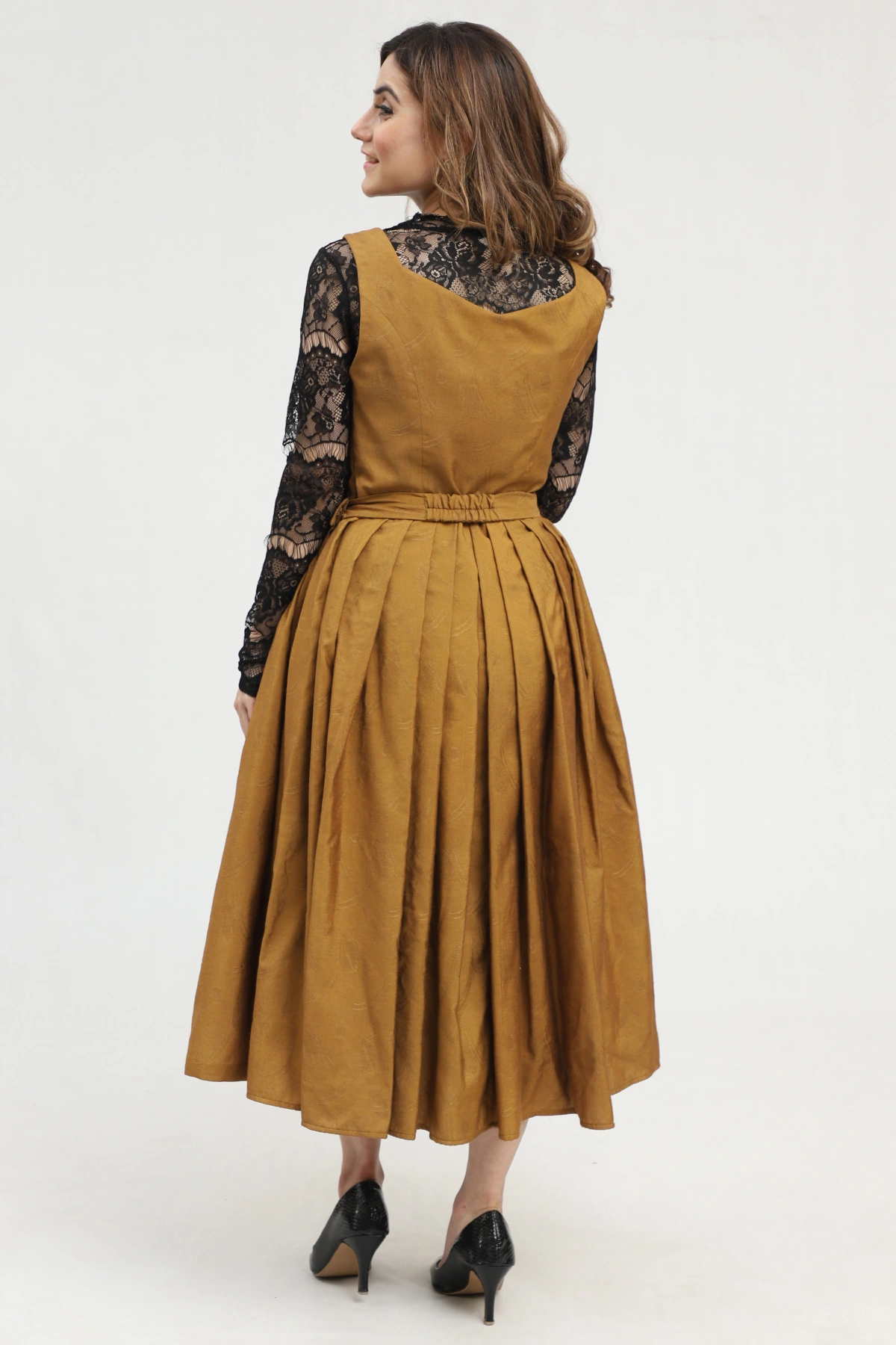 Classic Brown Dirndl Authentic Bavarian Wear - Image 6