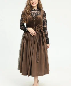 Classic Brown Dirndl for Authentic Bavarian Elegance