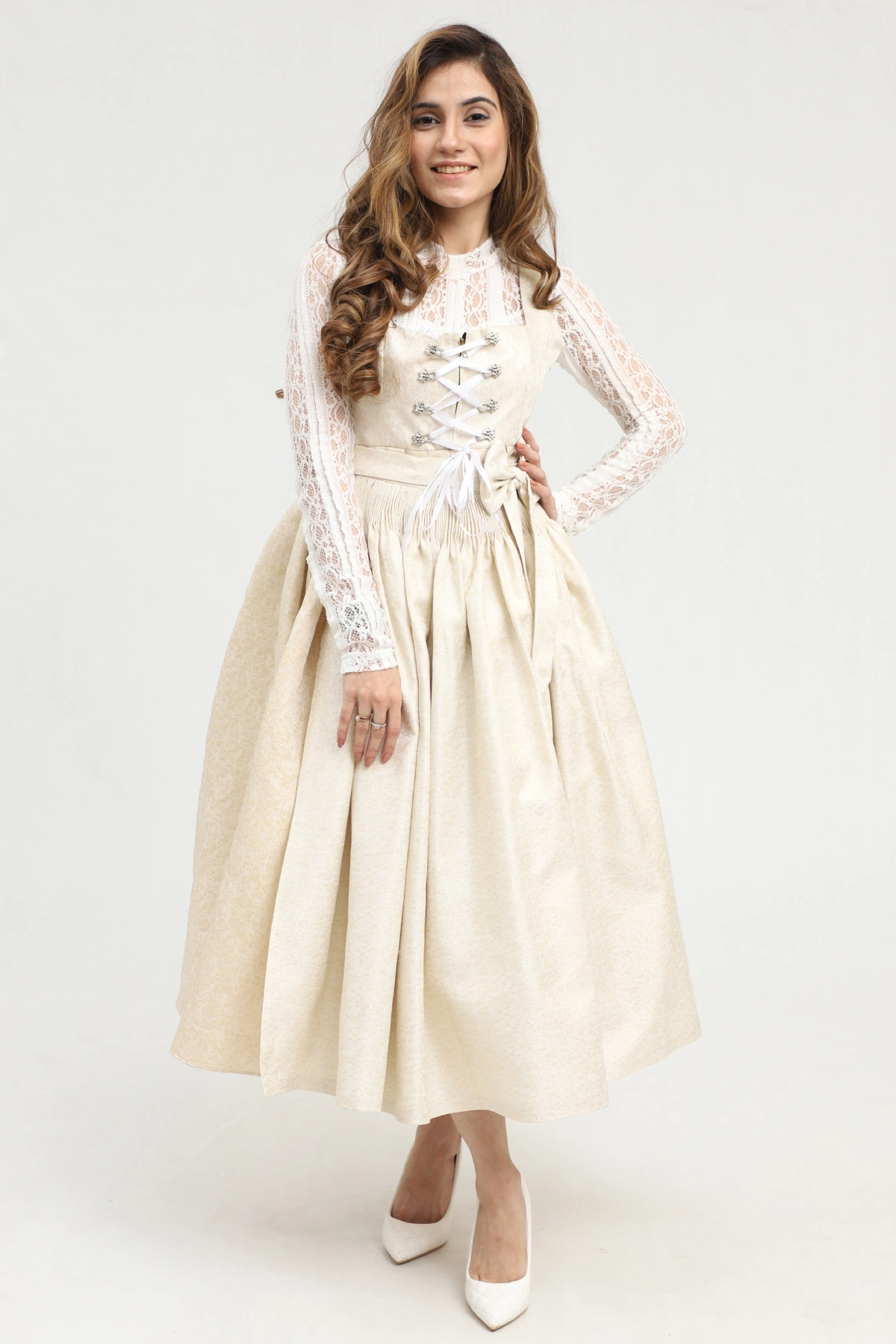 Elegant Off White Dirndl Pure and Traditional Bavarian Attire